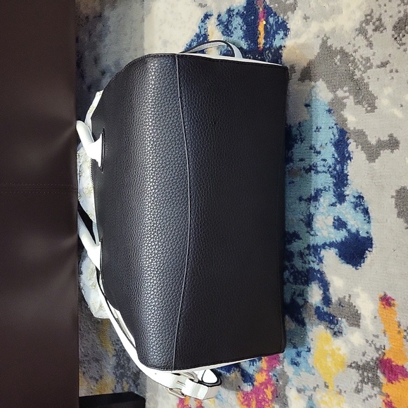 Guess Black and White large satchel with detachable shoulder strap - Picture 3 of 5